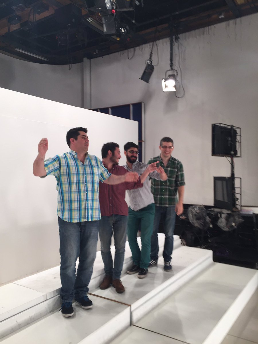 AmericaTV's tweet photo. #IntimidadAmericaTV > Un adelanto de "La foto de Fin de Año" de "América Digitales" > @americatv @primiciasyacom y @UnoAR  😎💪🏼👍🏼❤️ https://t.co/ELXqwOZLZz