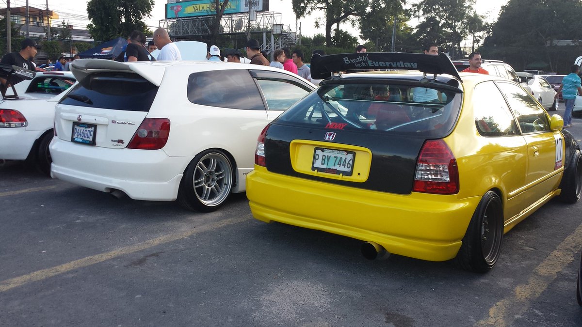 HondaMeetsv's tweet photo. #Ep3R or #Ek9?   

#HondaDaysv #JDMstyle #Civic #Hatchback https://t.co/5QQ5Ge8sLk