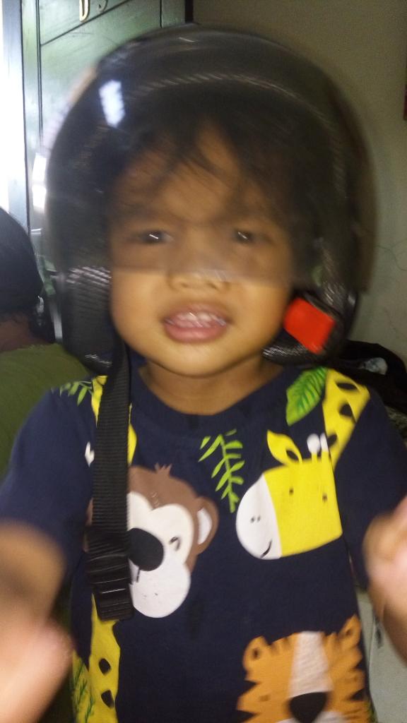 duniaeni's tweet photo. @GrowNHealth melindungiku spt helm ini,aku pilek cepet sembuh loh mnum #suplemenanak ini https://t.co/HVm9E2SZDI