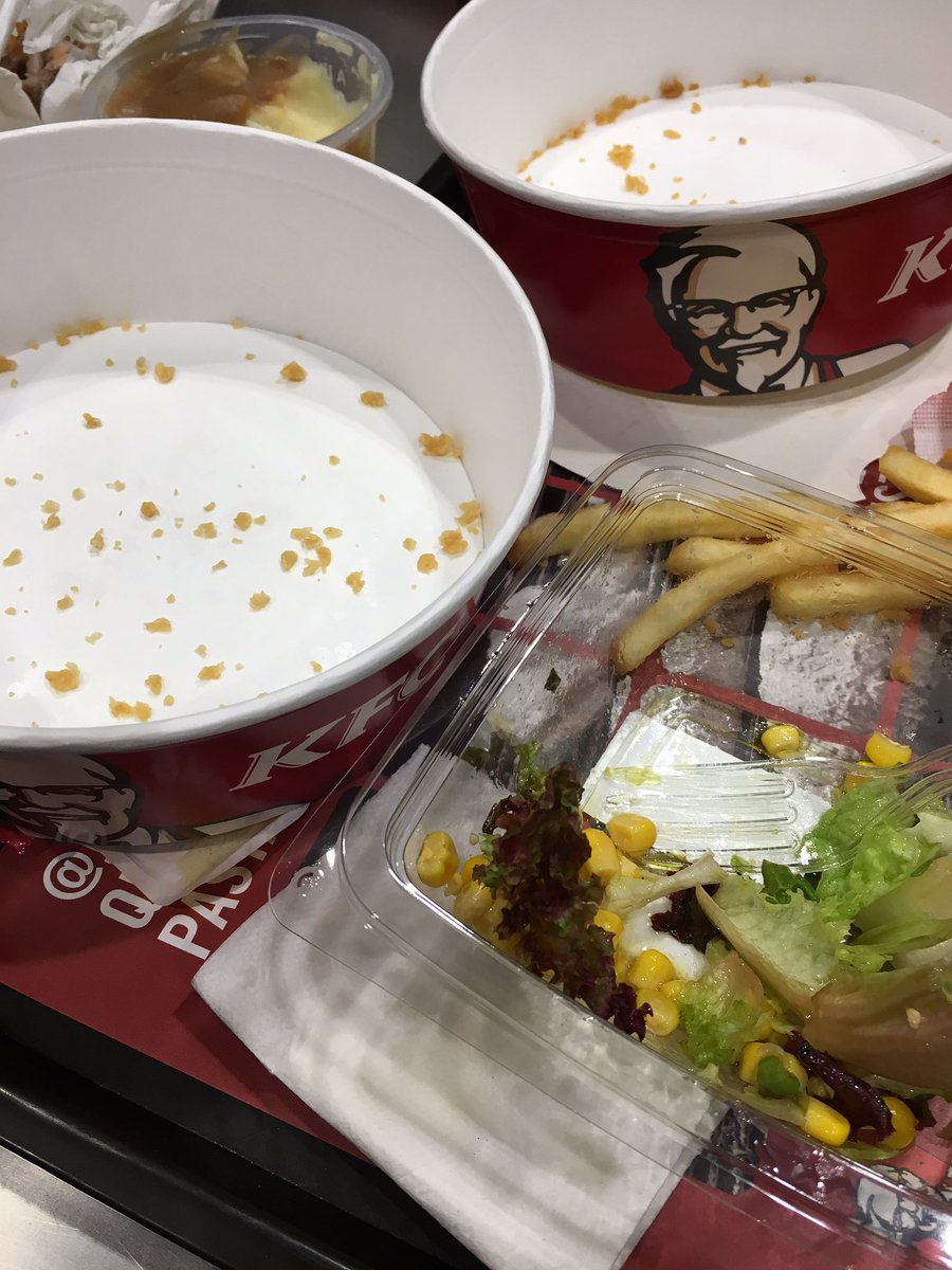EraBoa1's tweet photo. Un buckett de aletas picantes, otro de tiras de pollo y una ensalada para digerir las culpas! #kfcSoGood https://t.co/59MtFshEOy
