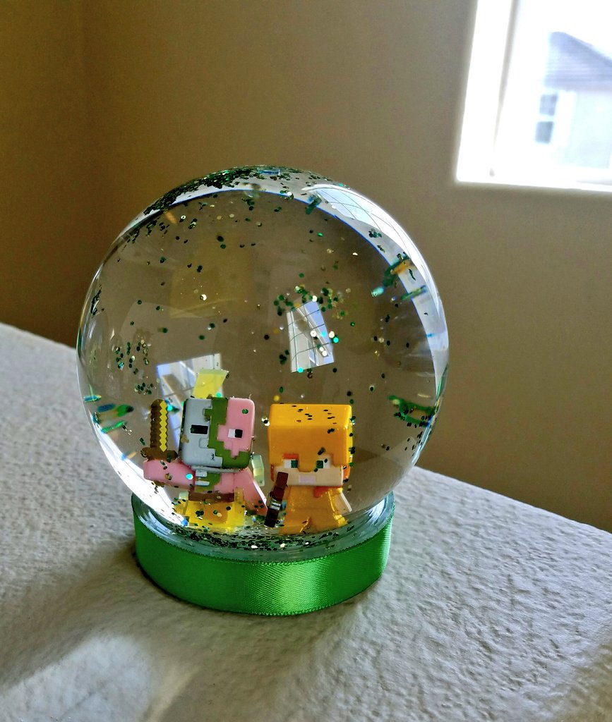 Who likes #Minecraft ?  This custom #showglobe will be going to a new home today!