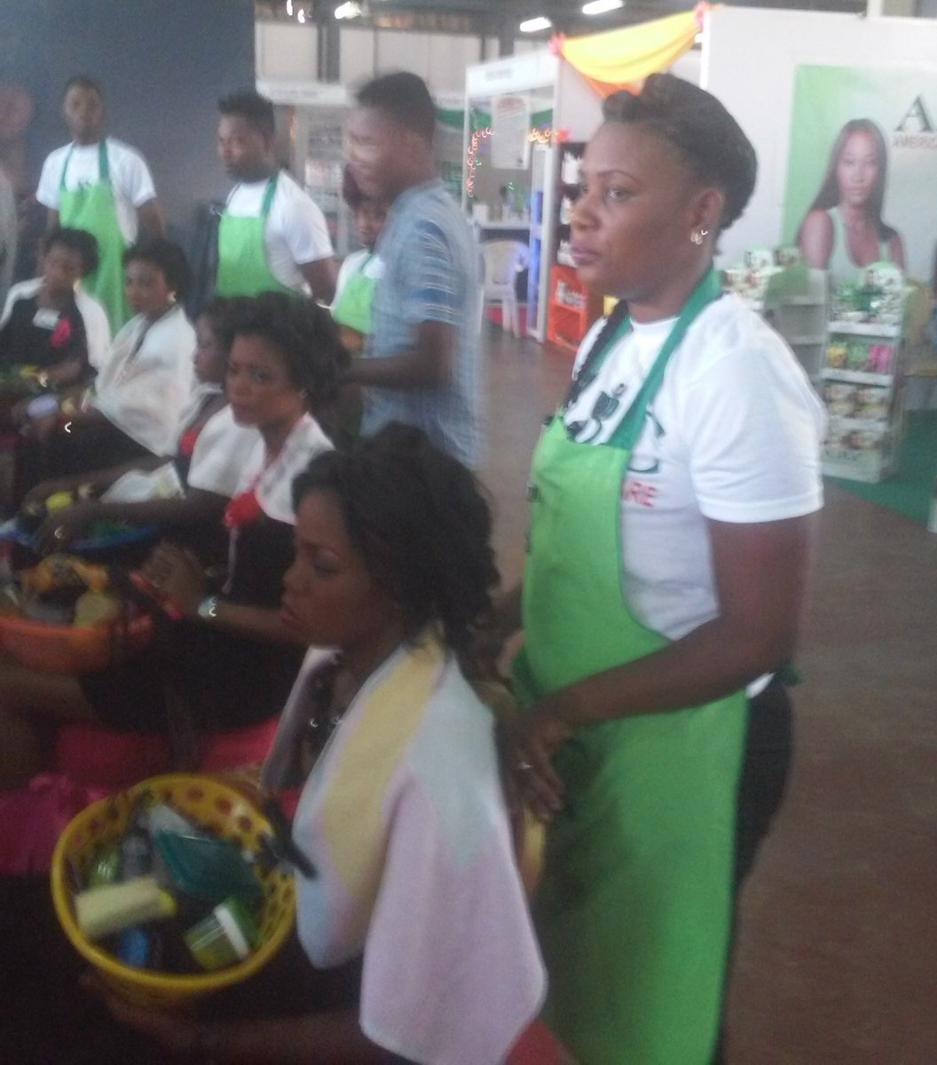 FoireDeLome's tweet photo. Les candidats au concours de coiffure au @SICOBE1 prêts pour le lancement des hostilités #TGFIL13 https://t.co/e7ZKHsDOcd