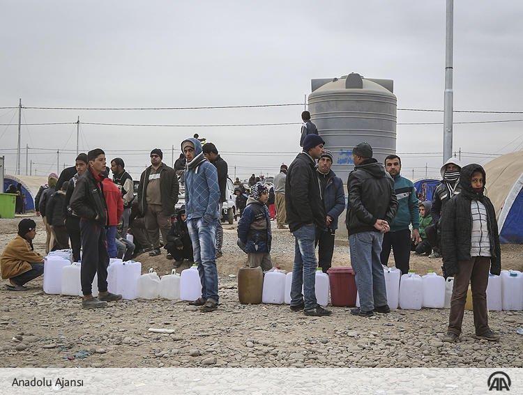 #Musul'dan kaçan siviller soğukla mücadele ediyor aane.ws/SiB