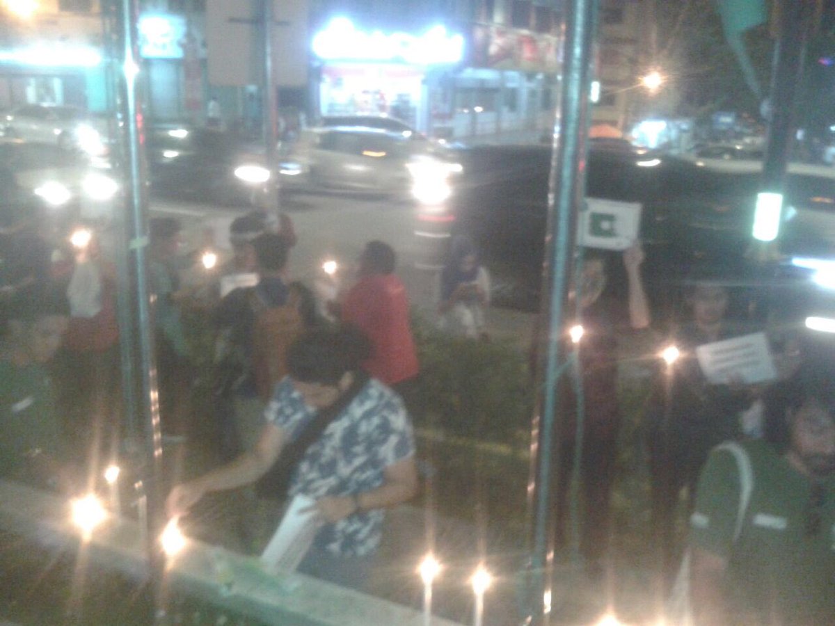 partisosialis's tweet photo. #PSM vigil #BebasOrangAsli depan pejabat pusat PAS di Kuala Lumpur @pemudasosialis @arul_psm @SureshPSM @choochonkai @Bawani_ks #BebasOA https://t.co/WYqgZLduDC