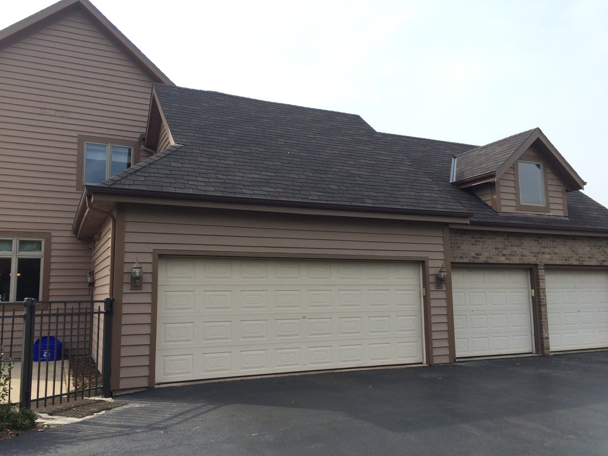 Allritehome's tweet photo. New Roof by Allrite using GAF Woodland designer shingle in woodberry brown – to mimic European cedar shake https://t.co/d20xxXsEip