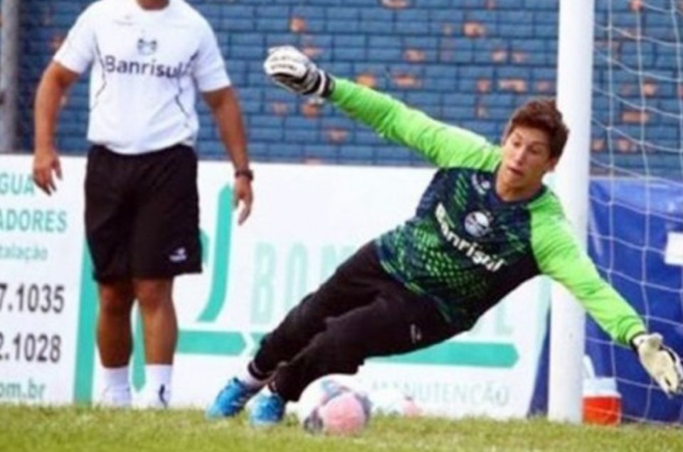 lnstantFoot's tweet photo. Jakson Follmann, gardien du #Chapecoense, a été amputé de sa jambe droite des suites de ses blessures... https://t.co/EMQOk6uWoX