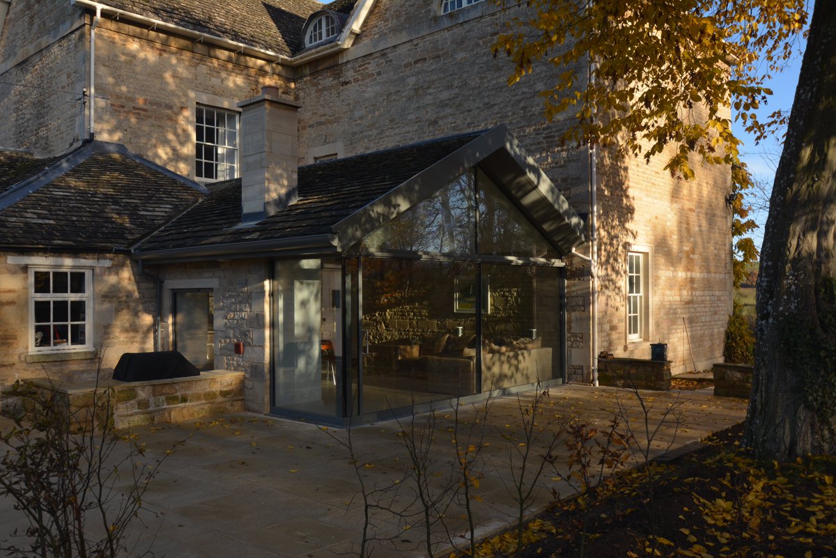 manorroofing's tweet photo. A stunning contemporary new extension with a traditional Collyweston Slate roof.. https://t.co/Z9bSAQ0DRI
