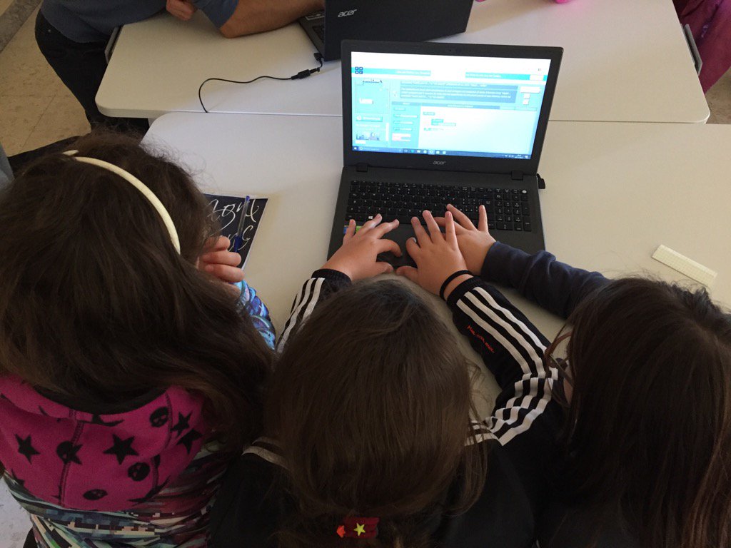 AnnaledaM's tweet image. #HoursOfCode #Minecraft #InnvationGym @fmdigitale