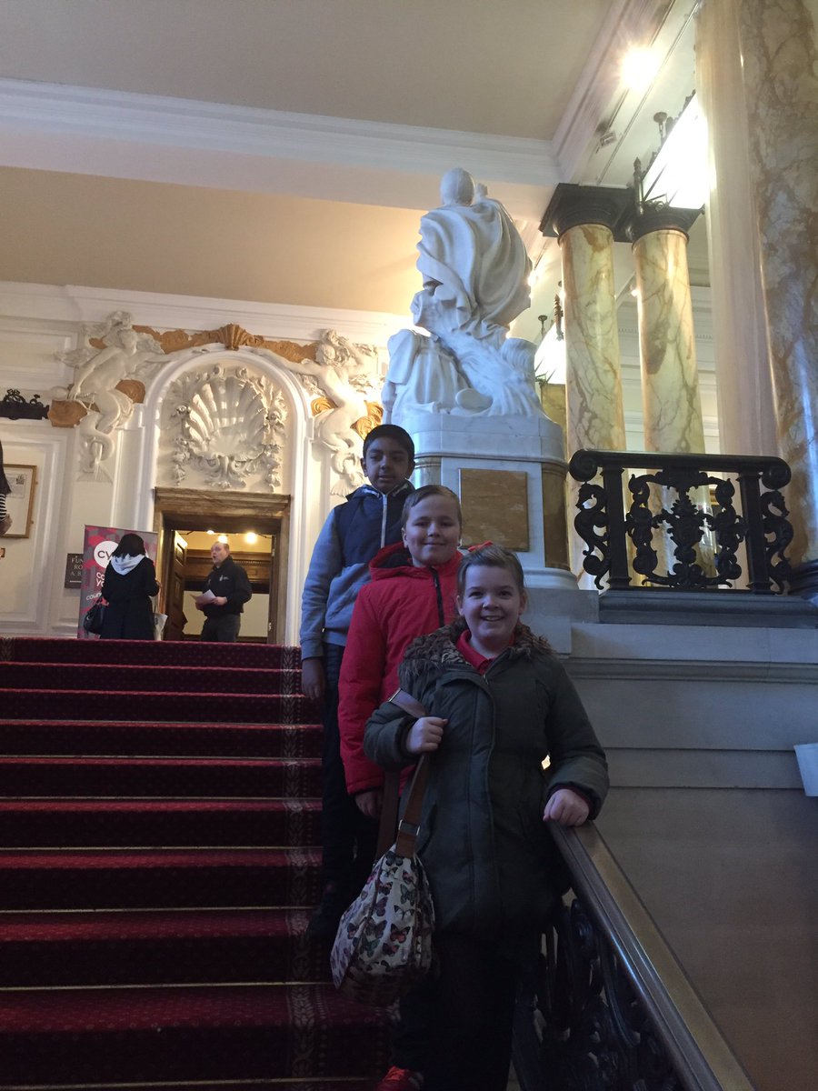 Llan_Prim_Sch's tweet photo. Arriving @CityHallCardiff for the Grand Council #importantwork #powerfuldiscussions @CSCJES https://t.co/7ghLNAwPO4