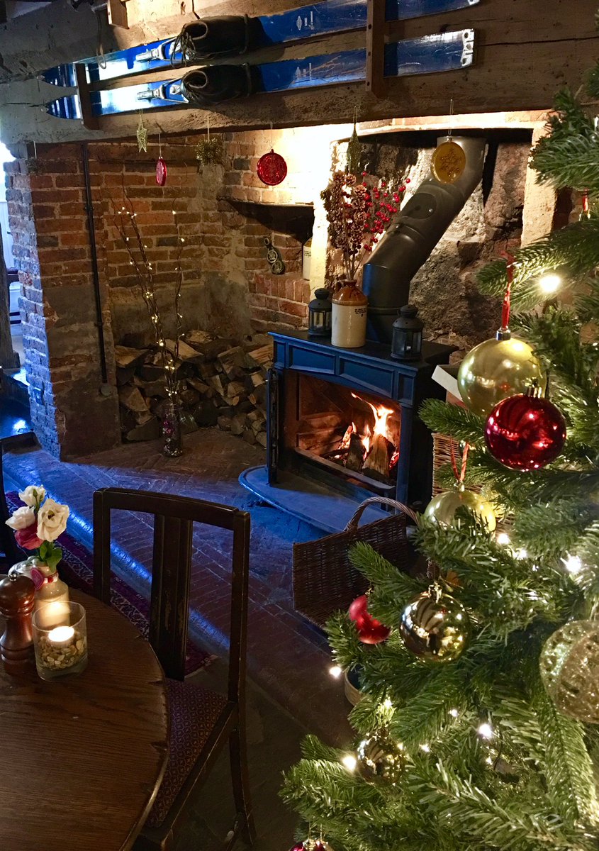 bolneystage's tweet photo. Fire,Skis and a Christmas tree, we think that is a cosy winters day sorted! Come join us for a pint or two... #winter #festive #bolney https://t.co/bJxsFrvTeE