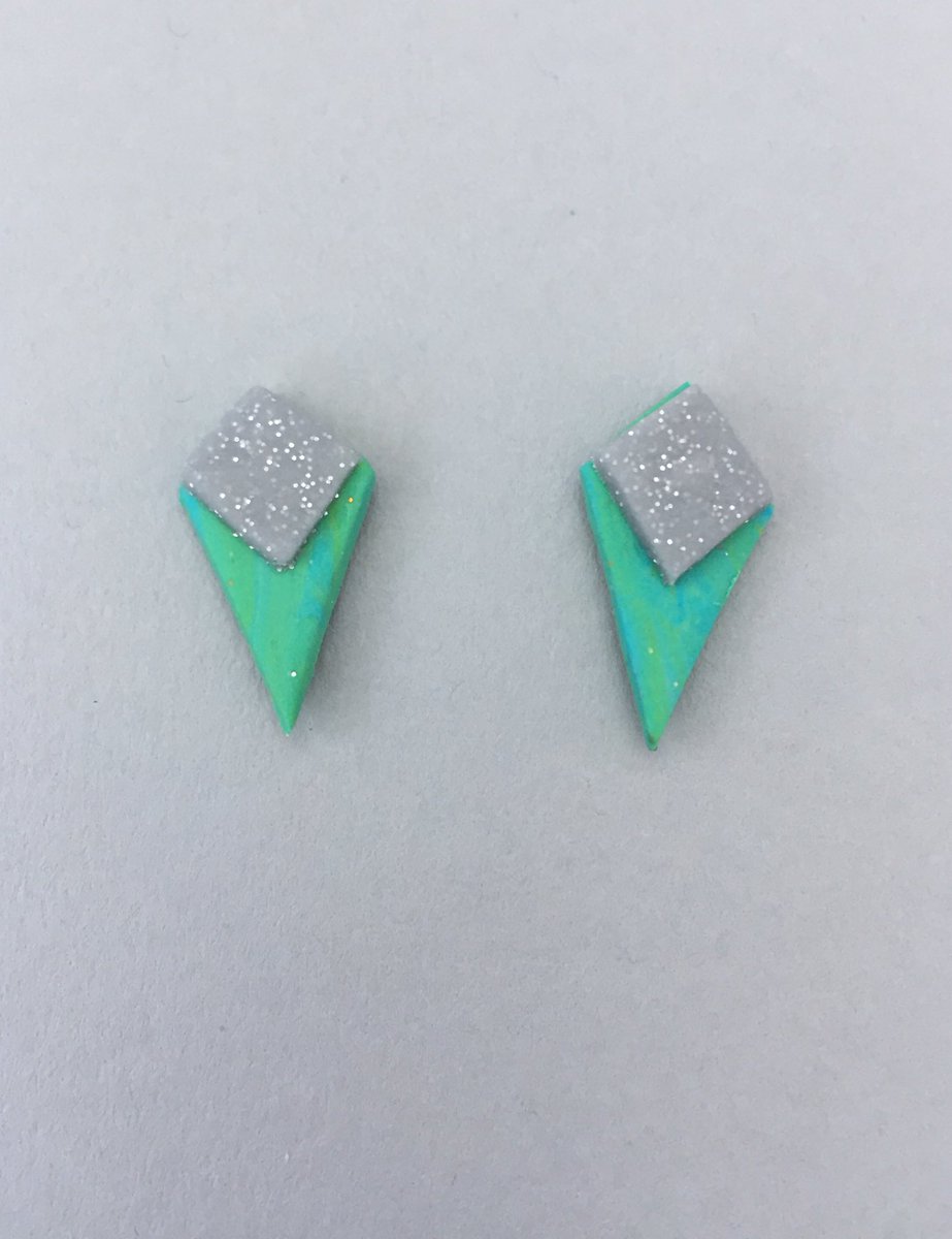 swclaydesigns's tweet photo. New diamond shaped studs 👌🏻coming soon to my shop #handmadeearrings #geometric #modernearrings #giftsforher #diamondsareagirlsbestfriend https://t.co/jl0RHyU2Xu