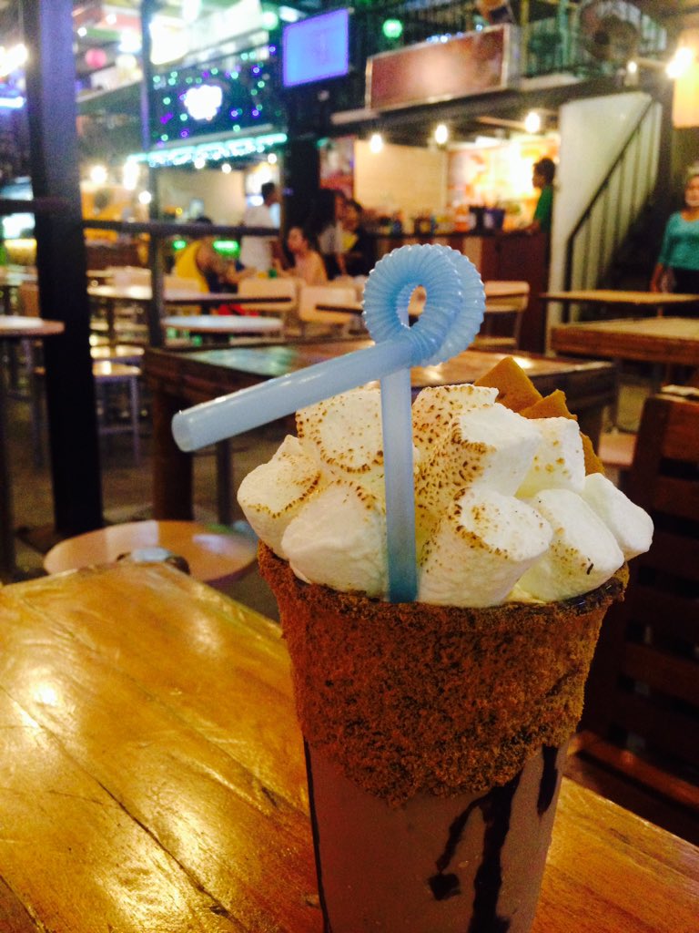 wednesdaaay_'s tweet photo. Pig out buds!!! π΄π·π @Justinaenaenae #beautifulbea π€ https://t.co/l5a6Bb0U5t