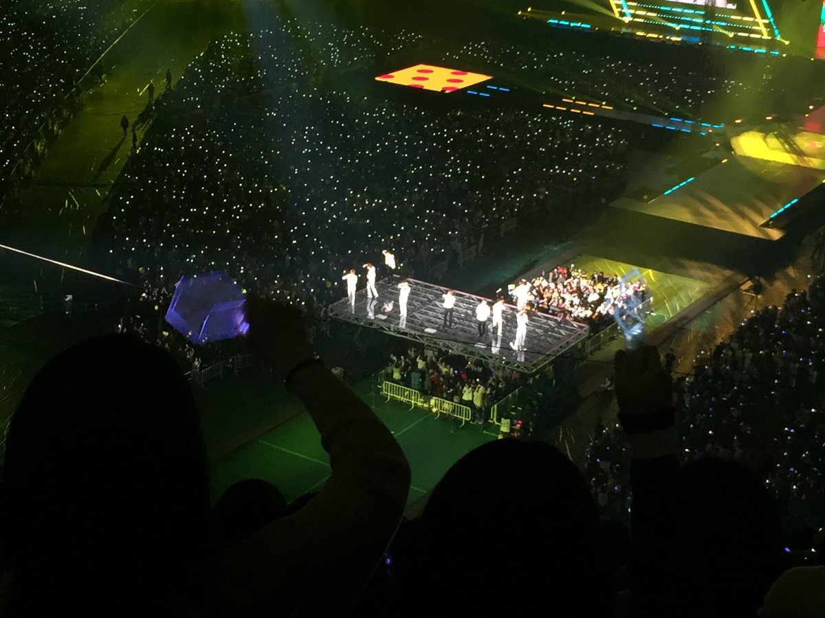 B506bhqx's tweet image. สเตจที่โตเกียวโดม มีเลื่อนออกมาตรงกลางด้วย คือเจ๋งอ่าาา 👍🏻
(열메) #EXOrDIUMinTokyo