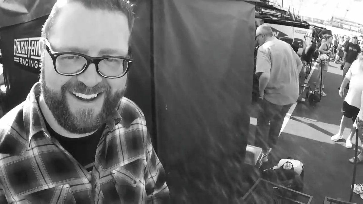 UKBren's tweet photo. @NASCAR @RutledgeWood friendly! https://t.co/Luri5qNhAw