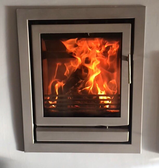 WestCFires's tweet photo. It may be -4° outside but it's toasty in our showroom. Our @StovaxGazco Riva 55 is giving out so much heat and looks fantastic 🔥🔥 https://t.co/iuFYSIvmSm