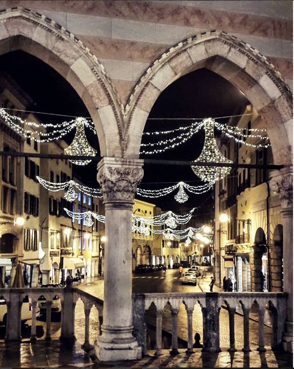 VisitFVG's tweet photo. Atmosfera Natalizia a #Udine in #FVG Scopri il nostro club #citystay https://t.co/Dv9fqjmWz8 #weekendFVG ph. (IG) @andreaandassio https://t.co/E2yiaMHt9p