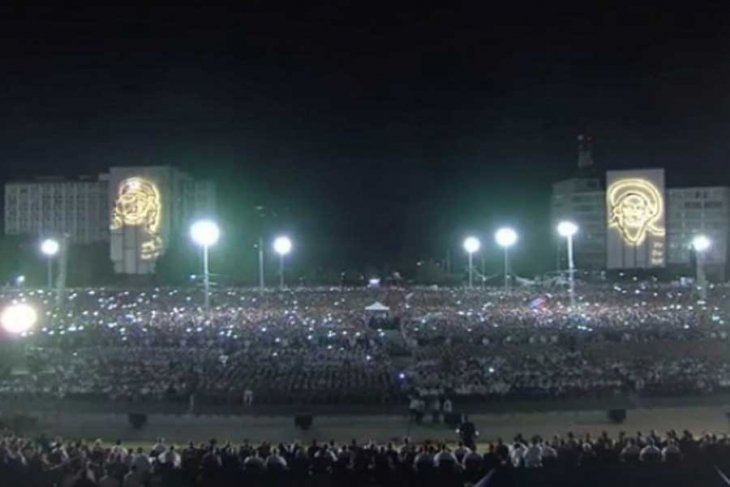 sendika_org's tweet photo. Havana'da yüz binler 'Ben Fidel'im' dedi - https://t.co/MUpVkrpYSv https://t.co/E6RZllKhCq