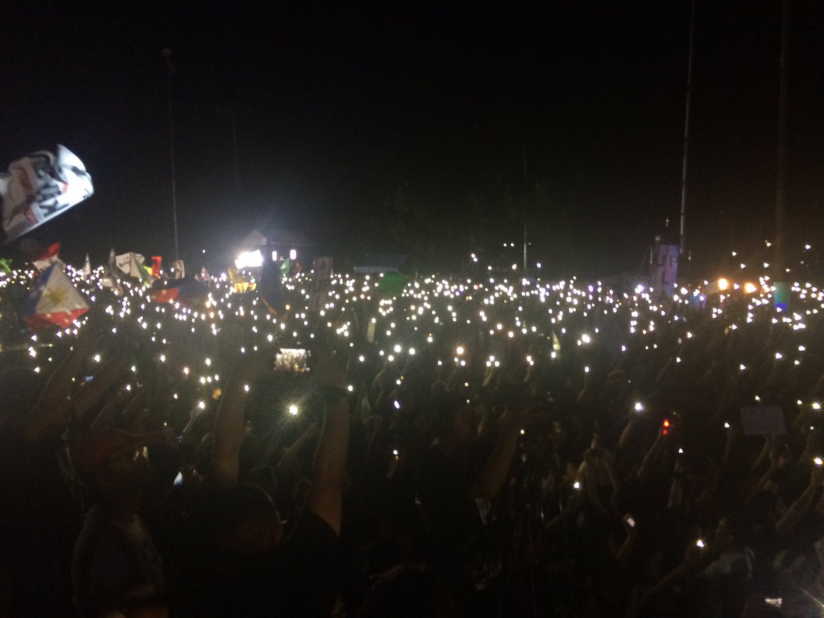 iammarlonramos's tweet photo. hear the people sing!see the people rise up! #MarcosNOTaHero https://t.co/lsMmBFDNWb