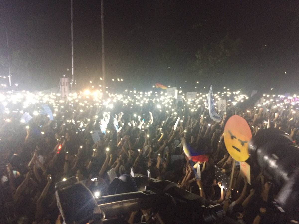 iammarlonramos's tweet photo. hear the people sing!see the people rise up! #MarcosNOTaHero https://t.co/lsMmBFDNWb