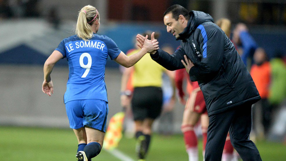 FIFAWWC's tweet image. We round up the latest women's international action, with big crowds at #AWCON2016 &amp;amp; titans tussling in Europe.
fifa.to/2gwA2Si