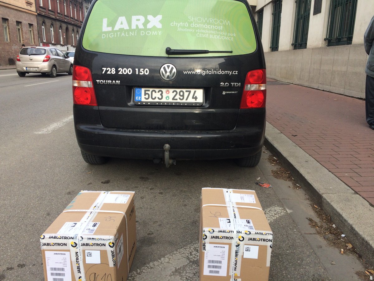 RadekBartuska's tweet photo. Jezisek k nam dorazil uz ted. Instalujeme zabezpeceni vaseho domova jako blazni. Jablotron nas vyhlasil nejvetsim integratorem v kraji https://t.co/tyvjSSYjjc