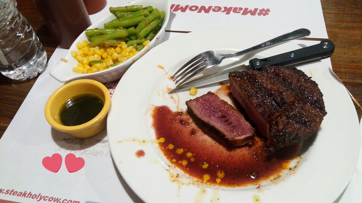 tekoy74's tweet photo. This one hell of a steak @steakholycow #CAMPSurabaya2 #ribeyebigbite #400gr https://t.co/5E2JAitJk3