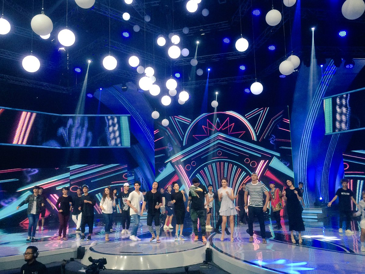 SCTV's tweet photo. SCTV home of the stars! Saksikan aktor dan aktris favorit kamu di #SCTVAwards pkl 19.00 WIB https://t.co/9rZeNZOkJU