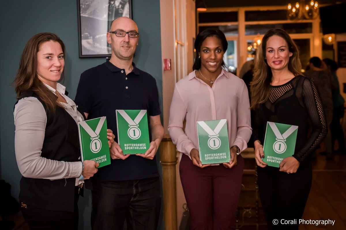 Onze held Ronald Tukker bij zijn boekpresentatie van Rotterdamse Sporthelden.
Hoe zag jouw boek presentatie eruit?