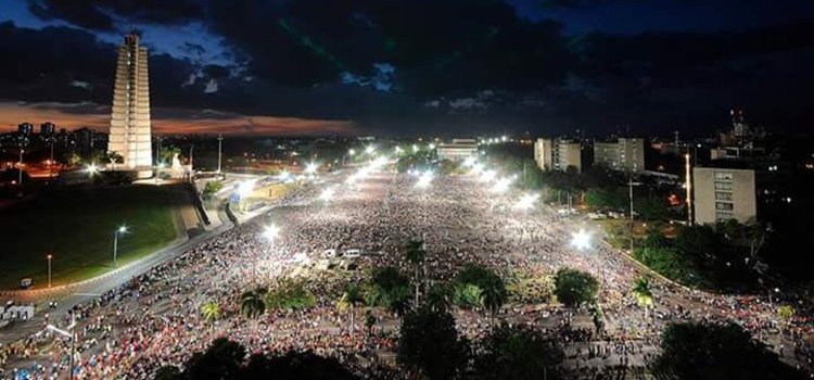 InfoNodal's tweet photo. #Cuba: inicia el cortejo fúnebre con las cenizas de #FidelCastro que emula la histórica "Caravana de la Libertad” https://t.co/NJUFPnJnoy https://t.co/LGlsk9HXxv