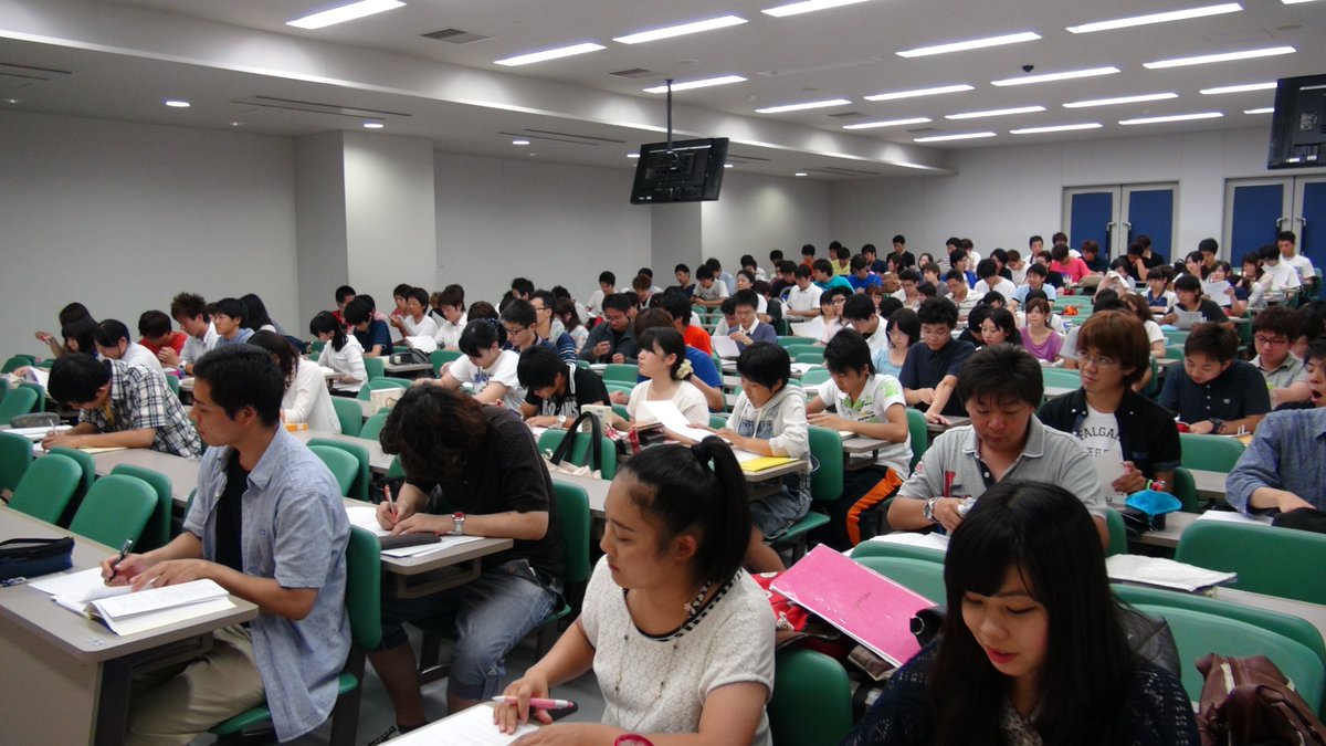 久留米大学法学部 公式 ｎｏ６ 資格試験について 在学中に是非挑戦して欲しい代表的な資格試験を挙げておきます 宅地建物取扱士 宅建 行政書士 法学検定 国内旅行業務取扱管理者 ｉｔパスポート 英検などです 宅建や行政書士は低学年での