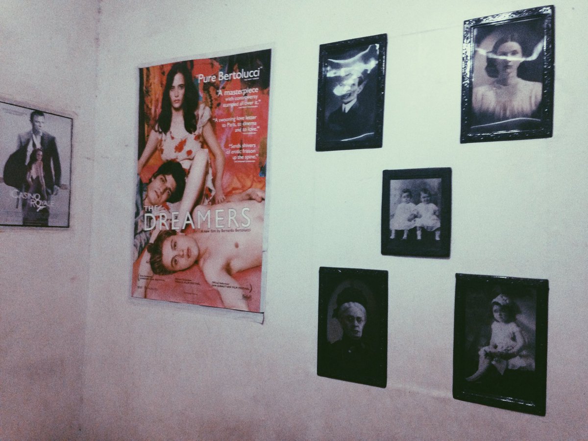 BeaPerrygreen's tweet photo. I dont have much, but its nice to see Eva Green everytime I wake up ☺️ #EvaGreen #MissPeregrine #PennyDreadful https://t.co/X0UlY3J3Gh
