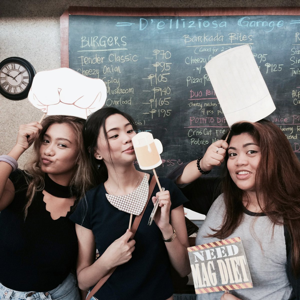 AraPeeee's tweet photo. ALL THESE FOOD FOR FREE! 😘 #BestFinalsEver 🍔🍔🍟 https://t.co/JlSLhAlOms