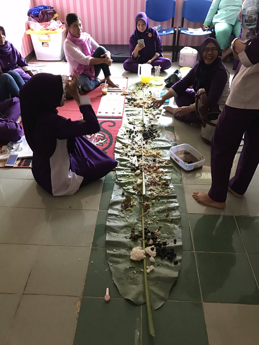 Devinaa_'s tweet photo. Ngeliwet ala bidan rsud 😍 https://t.co/sIzWZc3lG1