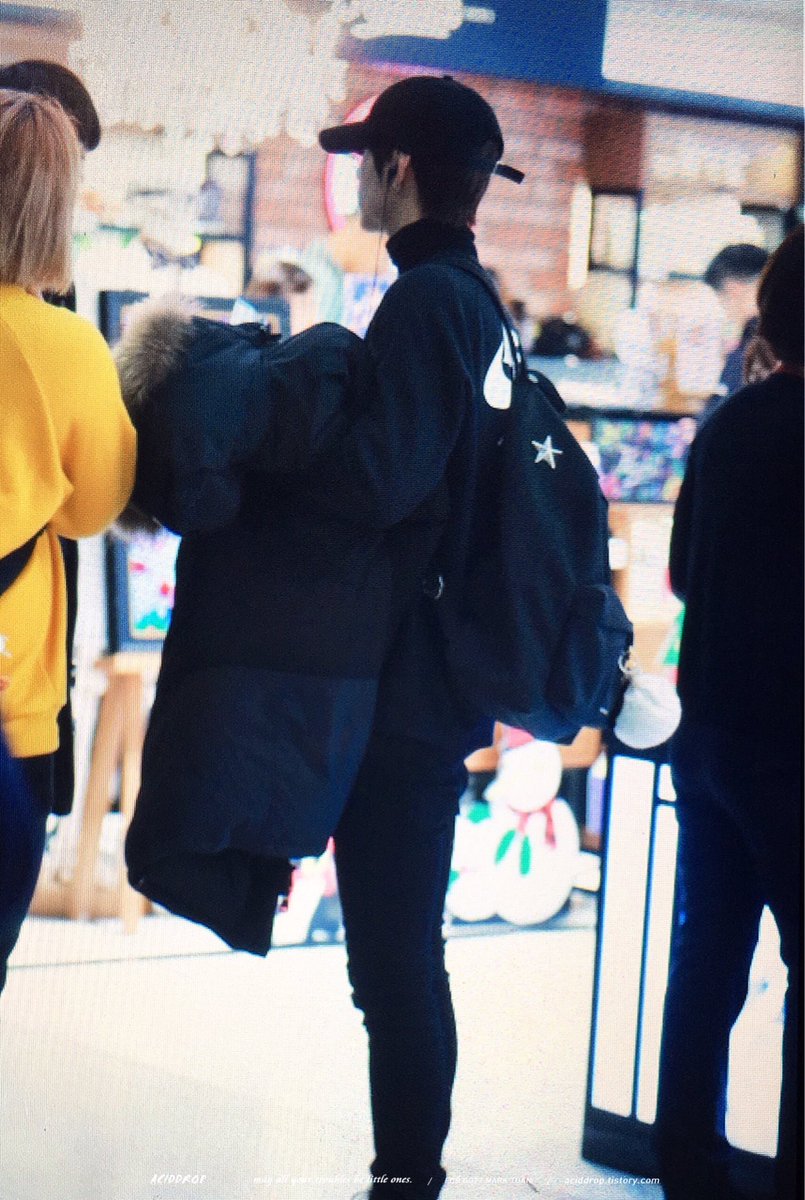 aciddrop0904's tweet photo. 161130 <PREVIEW> 
인천 출국🛫🌺

#Mark #마크 #GOT7 #갓세븐 https://t.co/7f6rPw1qgE