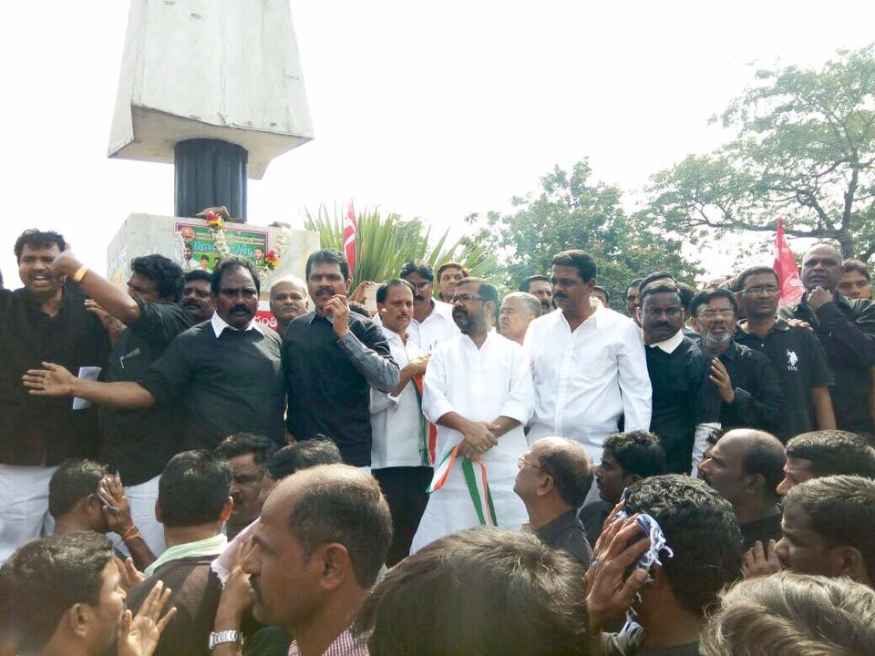 NainiRajender's tweet photo. Today DCC President @NainiRajender have Supported Contract Electrical Workers. Participated in Darna and spoked against the @trspartyonline https://t.co/wo0tgMqk6W