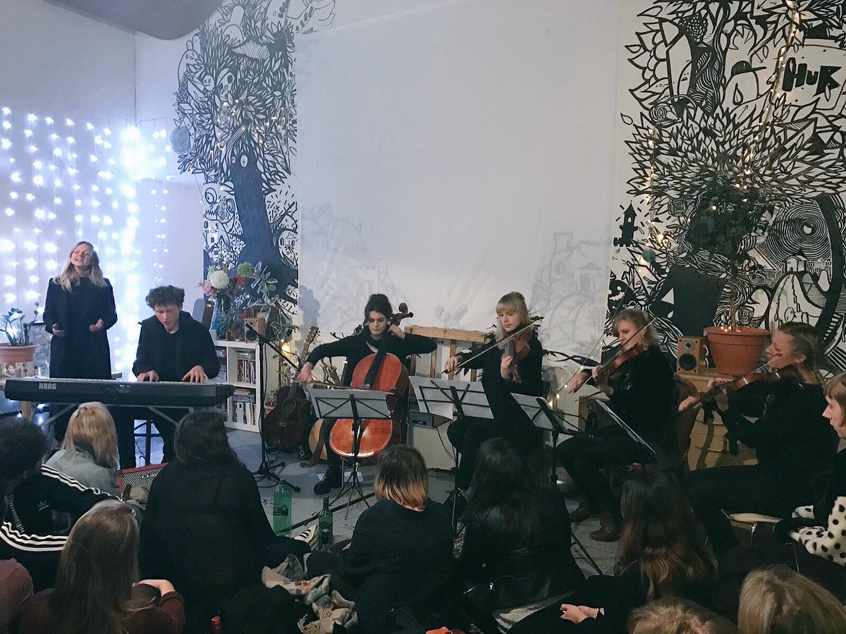 Special evening premiering #TheLivingRoomTour documentary in my very own living room with a string quartet. The doc is out TODAY!