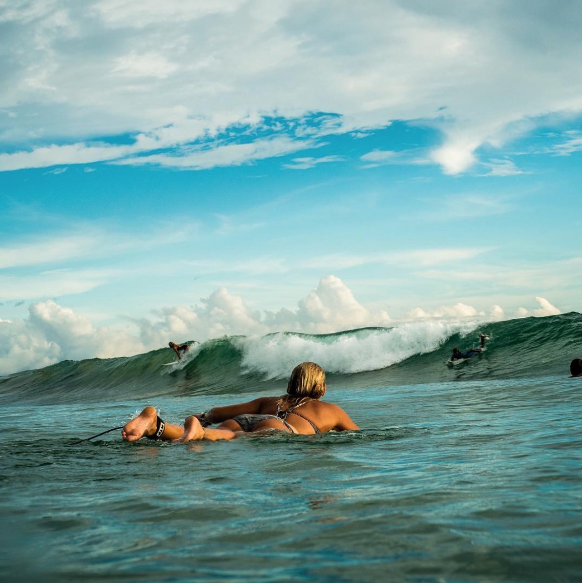 🏄🏼‍SURFING IN COSTA RICA!! ☀️ #Awesomepro 
So stocked to present our partner La Point! Don't miss the video clip! 
bit.ly/2fCpWCE