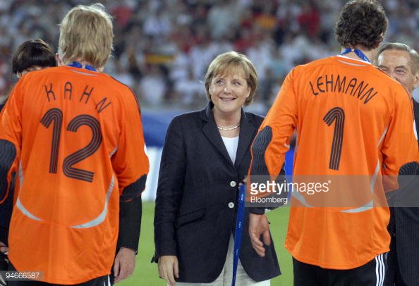 MalteArboe's tweet photo. Livet handler om at finde en der kigger på dig Som Merkel kigger på Kahn #VM2006 #Opgavenersatigang https://t.co/veda8NQSE8