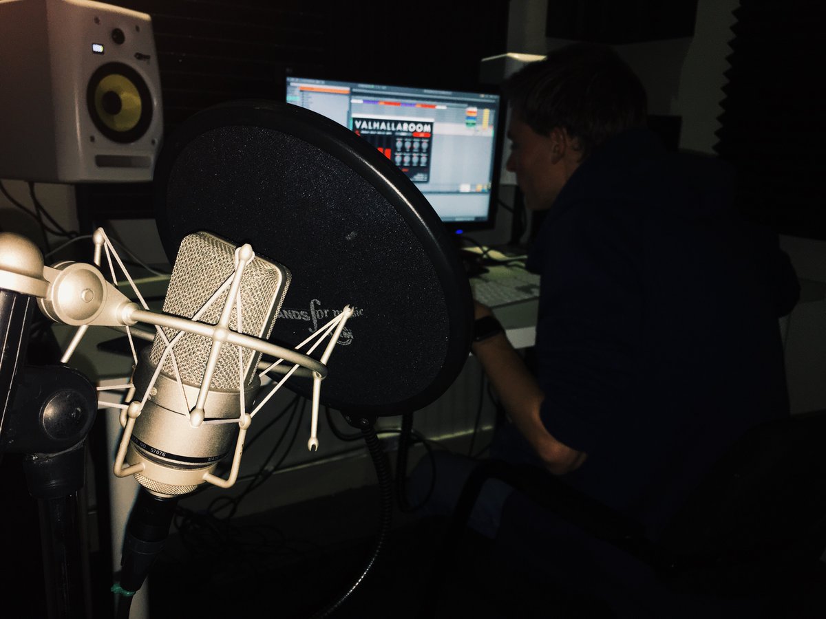 Pyntago's tweet photo. Vocal recording! #pioneer #ableton #dj #school https://t.co/02UK3wQVe4