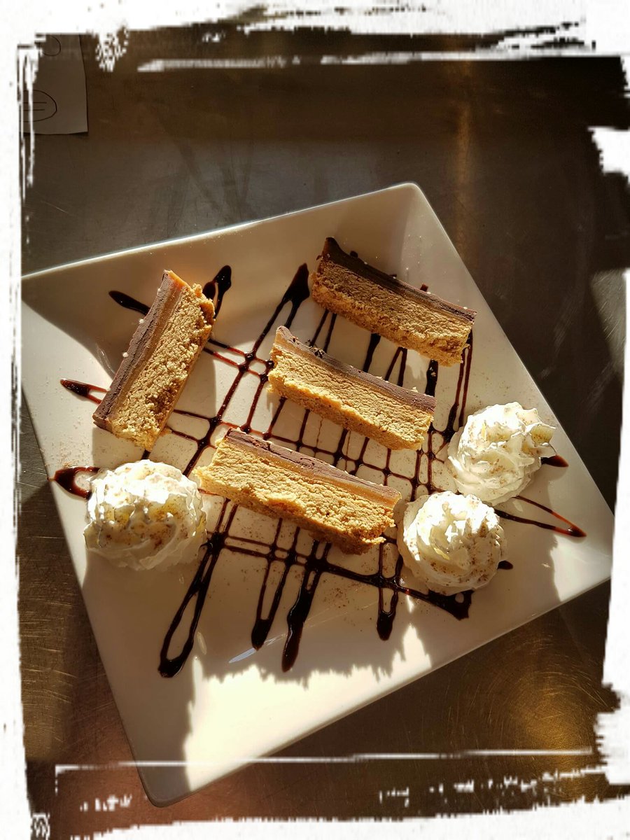 CafeCastanDiff's tweet photo. Millionaires shortbread!! 😍😍👌👌👌♥#cafecastan #cake https://t.co/5QzAAJnzcs