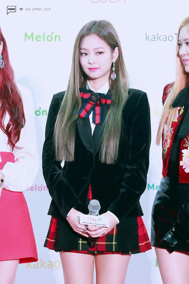 dday_kimk's tweet photo. Hello its jennie #HDDAY_AWARDSRC https://t.co/xwjzWZUBR6