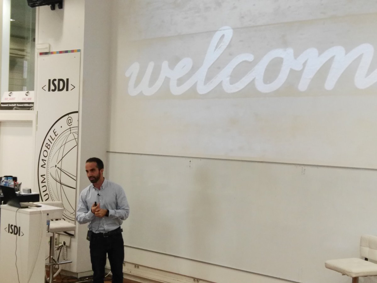 RevistasARI's tweet photo. Ahora es el turno de @buzzeando Marketing digital manager de @Heineken_ES  #VIIinnovationDayARI https://t.co/y4ZKjPoyoR