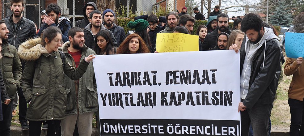 cumhuriyetgzt1's tweet photo. Üniversitelilerden 'tarikat yurtları kapatılsın' eylemi: Kaza değil, katliam

https://t.co/VE9kDD9cB0 https://t.co/xkycRaFT88