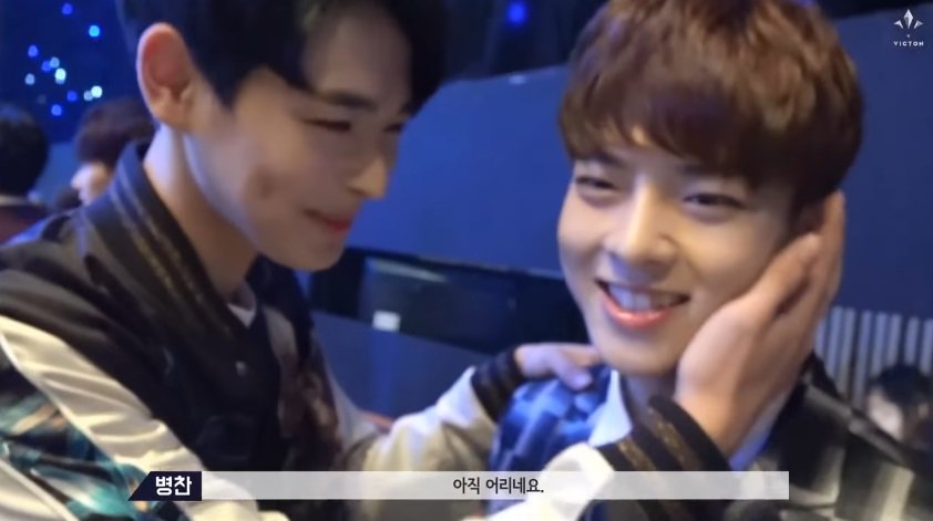 Byungchan_th's tweet photo. [TRANS] Victon Diary EP.03 #수빈 #병찬
ซูบินกำลังพูดเรื่องการมองกล้องในรายการว่าต้องมองยังไงดี
บยองชานบอกว่า ก็เขายังเป็นเด็กอยู่อ่ะครับ .. 🐰🐣 https://t.co/qGtvGxogvr