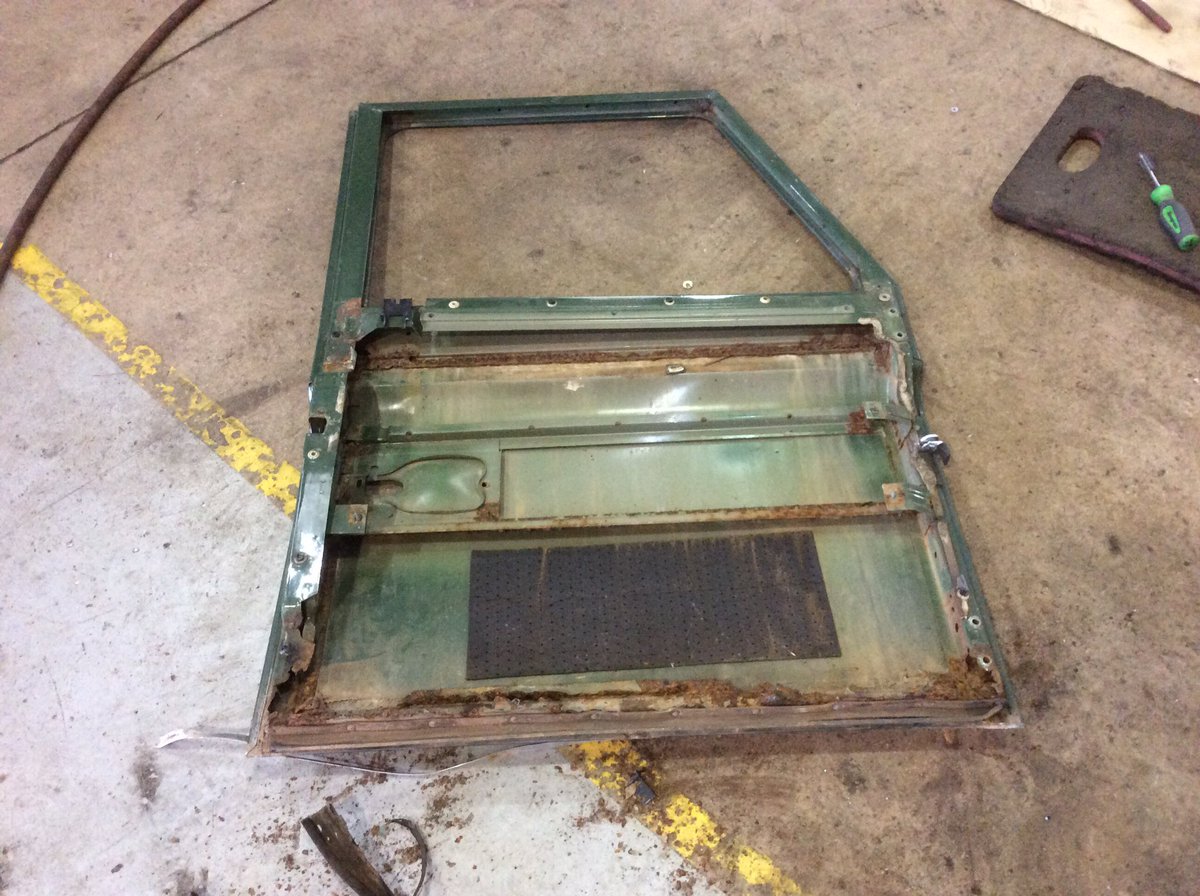 Western_Garage's tweet photo. Rusty door off, new shiny door being fitted, one down one to go!! That will be warmer for our customer this winter. https://t.co/heet0dpKjs