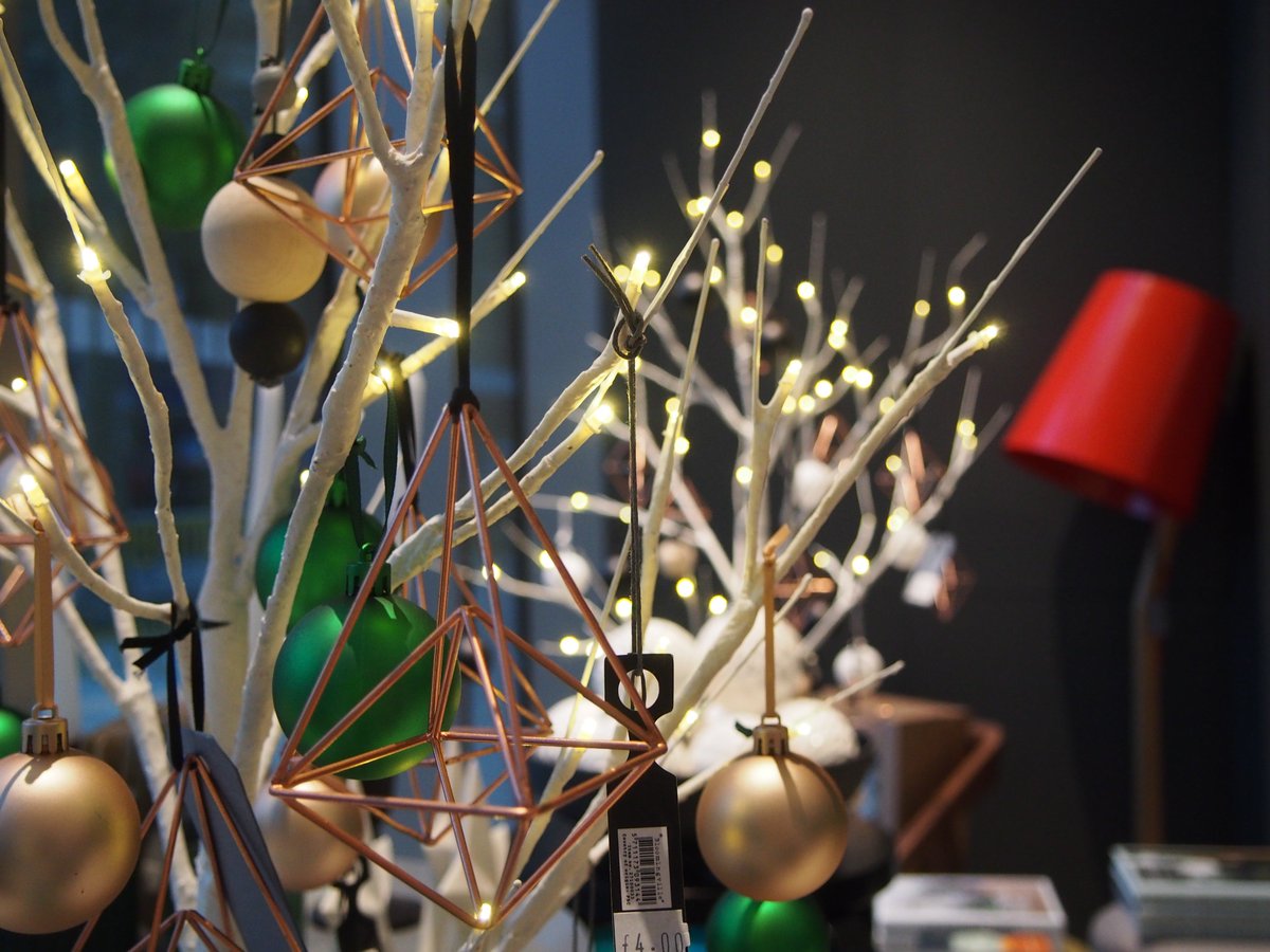 DesignMuseum's tweet photo. Come along to Unwrapped tomorrow evening at the museum: gift wrapping, Christmas carols and late opening until 8pm https://t.co/OuRdZUrcWf https://t.co/d2BKQESHk6