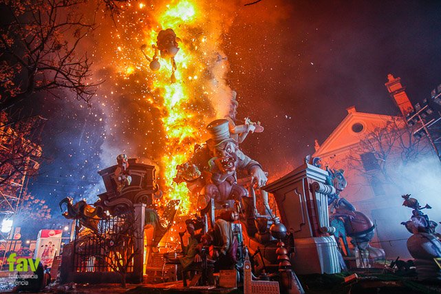JorgeSanchezFM's tweet photo. ¡Orgulloso de mi tierra! La Unesco ha declarado las #fallas, patrimonio de la humanidad. #fallasunesco #Valencia https://t.co/9QiMA5riyF