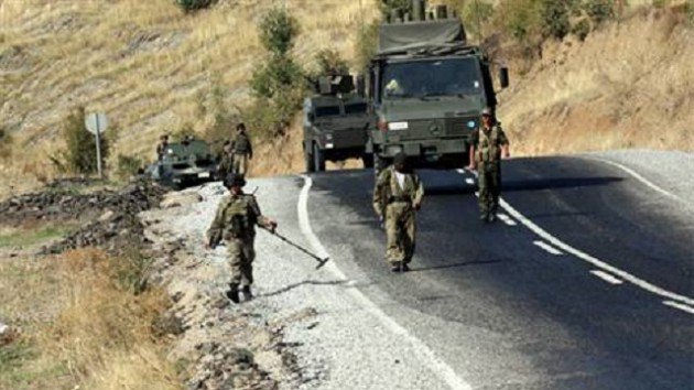solhaberportalY's tweet photo. Şırnak'ta patlama: 1 asker hayatını kaybetti 
https://t.co/vOoRIO1dw3 https://t.co/AeDZCPCq6D