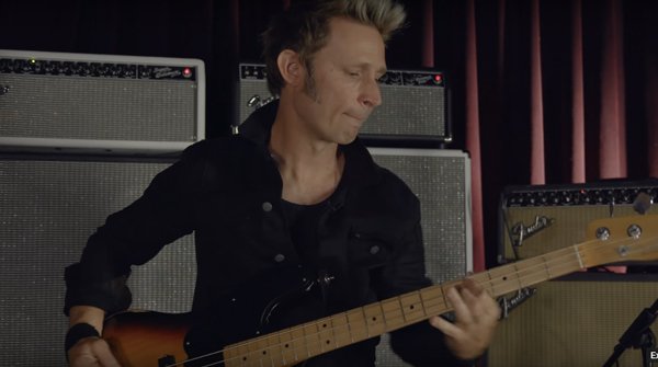 Fender's tweet photo. RT @iGuitarMag: Mike Dirnt of Green Day discuses the brand new @Fender Bassman 800 amp > https://t.co/oWuwMmSayi https://t.co/dCUsZ9QZdO