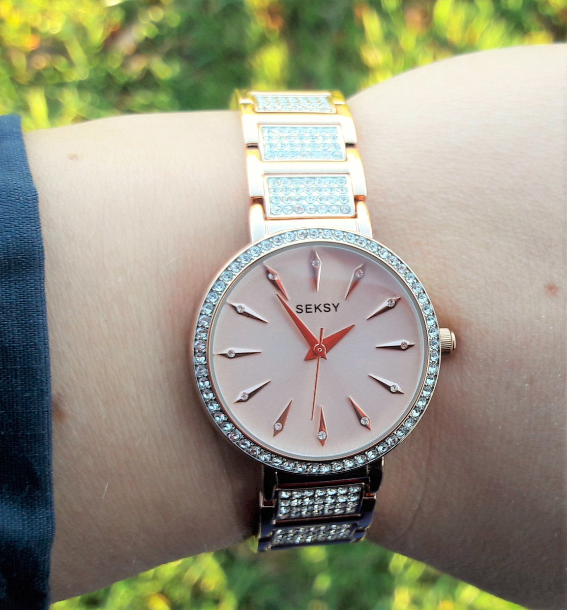 RJMJewellers's tweet photo. Here's the Sekonda Seksy Rose Gold Crystal Set. ⌚️💎😊 💕 sparkling in the sunshine! #hayling #haylingisland #rjmorris #rjmorrisjewellers https://t.co/LYpEINWSjk